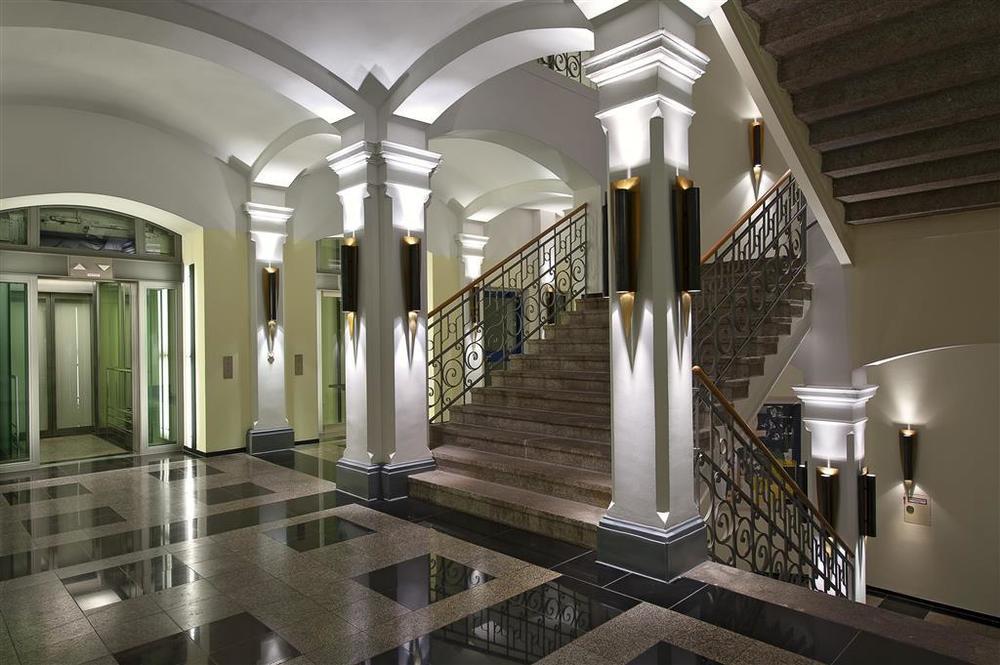 Hotel Berlin Ostbahnhof Интерьер фото