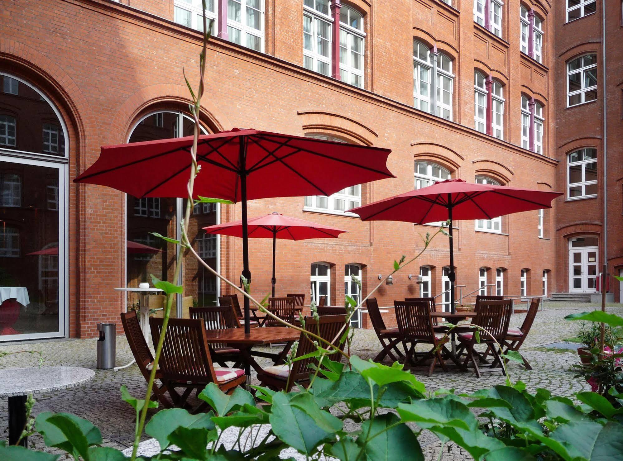 Hotel Berlin Ostbahnhof Экстерьер фото